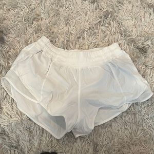 Lulu Lemon Hotty Hot lined 2.5” short